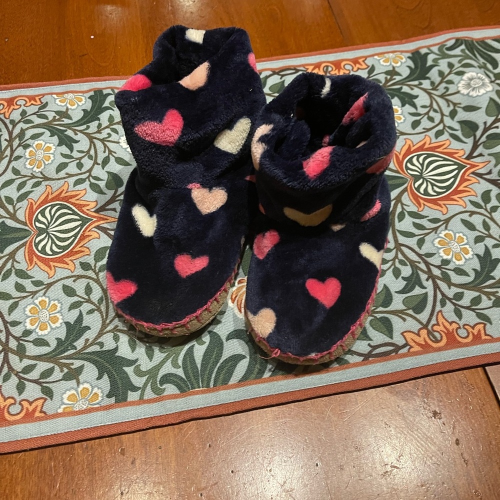 Hatley fuzzy fleece heart slippers size 1-2